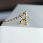 Collar Perro Globo en Oro de 18k – Elegancia Minimalista